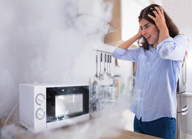 10 COMIDAS QUE NÃO DEVEM IR AO MICROONDAS